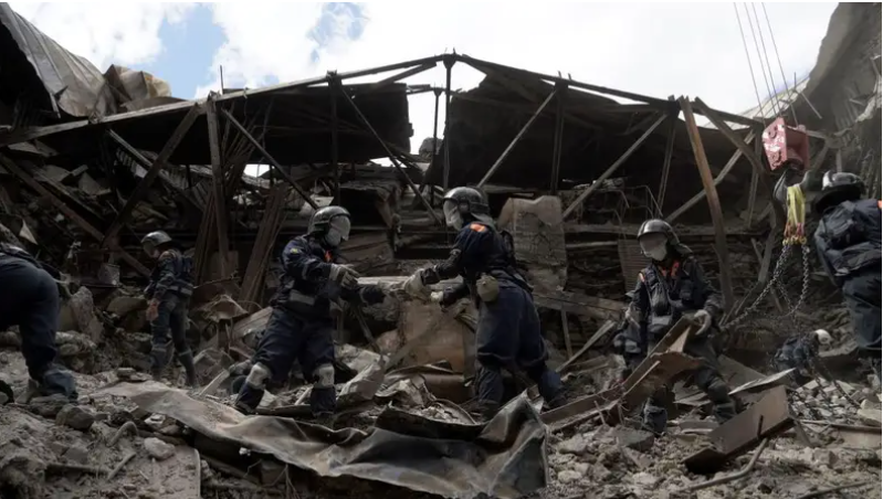 Gần 600 người có khả năng đã thiệt mạng trong vụ đánh bom nhắm vào Nhà hát Mariupol (Ảnh: Business Insider) Gần 600 người có khả năng đã thiệt mạng trong vụ đánh bom nhắm vào Nhà hát Mariupol (Ảnh: Business Insider)