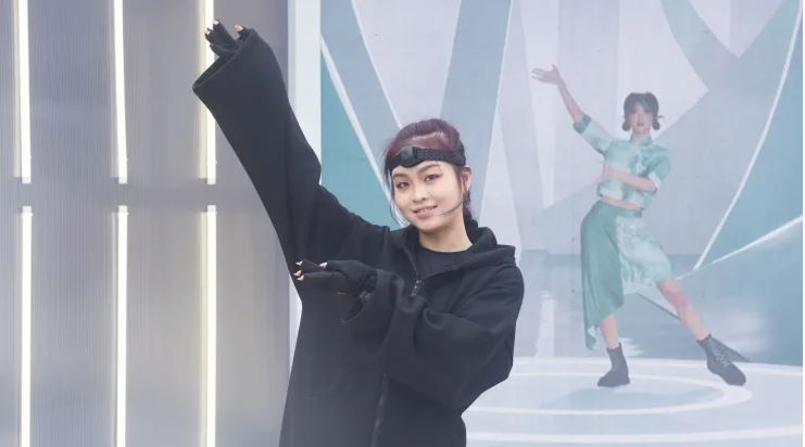 Các vũ công biểu diễn cùng những người ảo tại Lễ hội Cuộc sống Tương lai 2022 ở Hàng Châu, Trung Quốc, vào ngày 4 tháng 11 năm 2022.