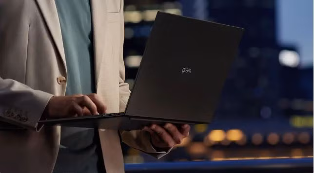 Laptop Gram Style của LG (Ảnh: CNET) Laptop Gram Style của LG (Ảnh: CNET)