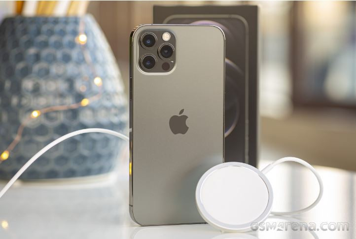 Chuẩn sạc không dây Qi2 khá giống với Apple MagSafe (Ảnh: GSM Arena)