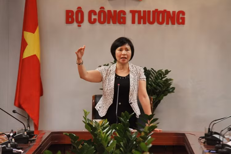 Thứ trưởng Hồ Thị Kim Thoa