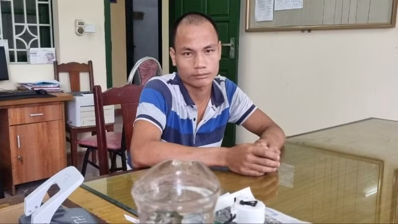 Phùng Văn Tú tại cơ quan công an.