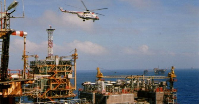 Giá dầu thô giảm sâu xuống dưới 40 USD/thùng vào hôm qua (24/8).