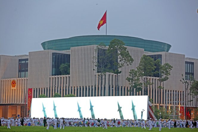 Quang cảnh chuẩn bị tập dượt tại buổi tổng duyệt Lễ kỷ niệm 70 năm Cách mạng tháng 8 và Quốc khánh 2-9 tại Quảng trường Ba Đình- Ảnh: Việt Dũng