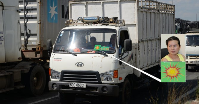 Xe tải dán logo “xe chở hàng” lưu thông trên quốc lộ 1A đoạn qua địa phận quận Thủ Đức, TP.HCM chiều 27-8 (ảnh lớn). Đây là loại logo được xác định do Lê Thị Cẩm Vân (ảnh nhỏ trên) tổ chức đường dây bán logo (ảnh nhỏ dưới) để bảo kê cho “xe vua” với giá 2