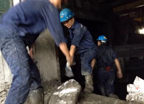 Nhiều vựa than tan hoang sau mưa lũ ở Quảng Ninh ảnh 14 Nhiều vựa than tan hoang sau mưa lũ ở Quảng Ninh ảnh 14