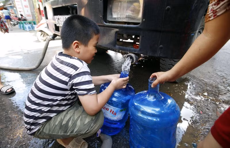 Sau sự cố vỡ đường ống, dân thủ đô khốn đốn vì mất nước kéo dài ảnh 8 Sau sự cố vỡ đường ống, dân thủ đô khốn đốn vì mất nước kéo dài ảnh 8