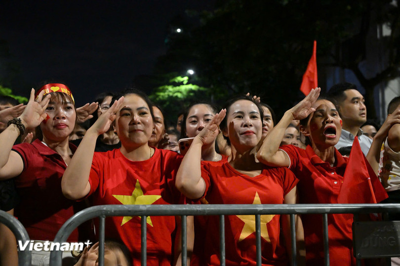 25-8 nguoi-dan-xem-dieu-binh-2.jpg