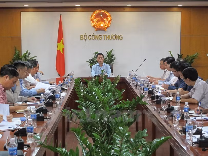 Bộ trưởng Trần Tuấn Anh họp xử lý các dự án không hiệu quả. Ảnh TTXVN