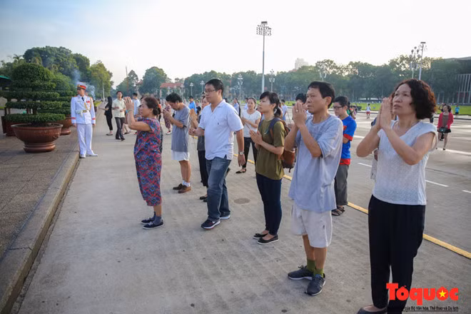 Những tấm lòng thành kính.
