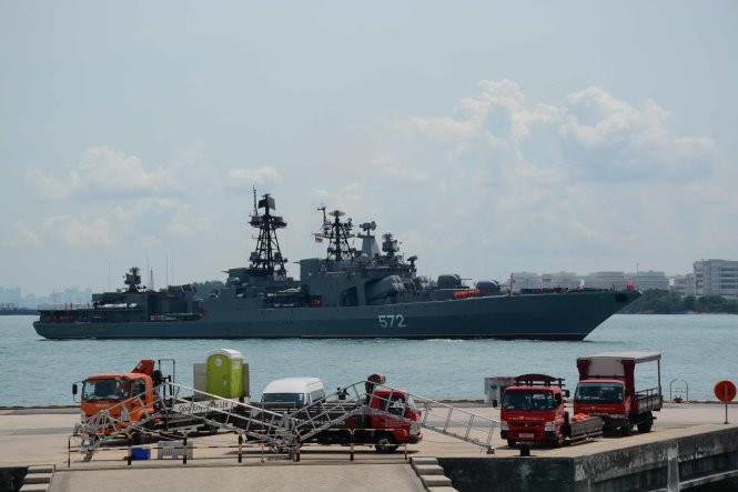 Tàu chiến Nga cập cảng Changi