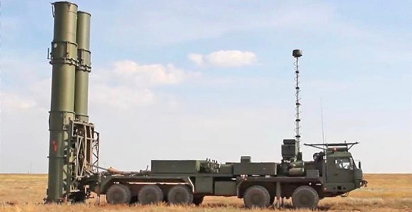Hệ thống tên lửa đất đối không tầm xa S-500 của Nga (Ảnh: Military Watch Magazine)