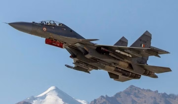 Máy bay chiến đấu Su-30MKI của lực lượng Không quân Ấn Độ (Ảnh: Military Watch Magazine)