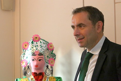 Vị đại sứ 'ngủ' dưới gầm cầu Long Biên - ảnh 3