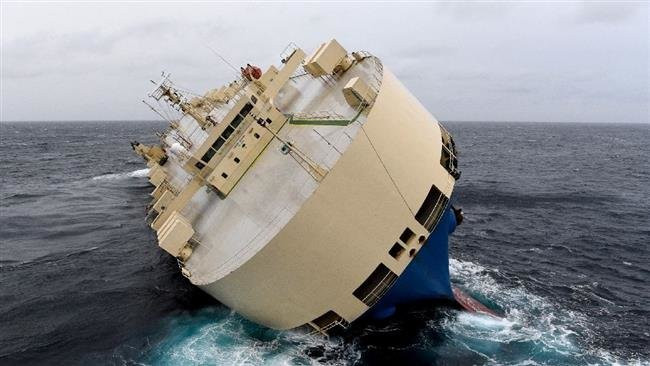 Tàu được dự báo sẽ đâm vào bờ biển Pháp đêm nay hoặc sáng mai - Ảnh: AFP