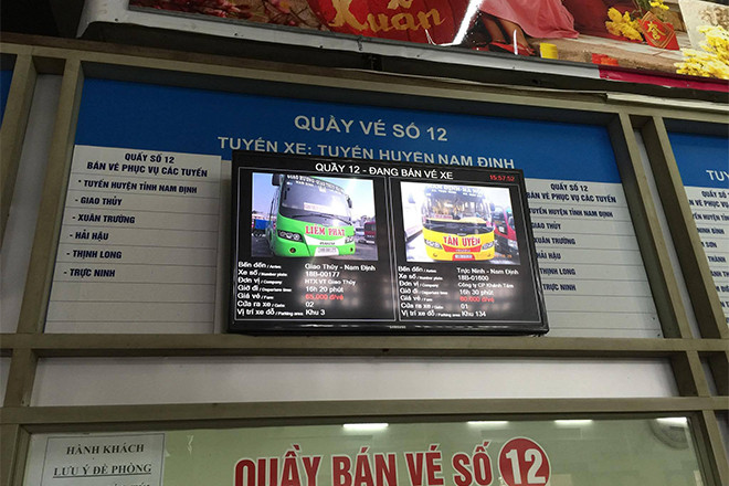 Nhiều tuyến vận tải đã có bảng điện tử thông báo tại cả hai bến xe Giáp Bát và Nước Ngầm.