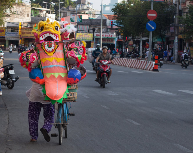 Xe lân bán dạo- Ảnh: Sơn Khôi Xe lân bán dạo- Ảnh: Sơn Khôi