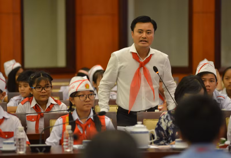 Bí thư Thăng: Các cháu vỗ tay ngoại giao với thầy thôi... ảnh 4