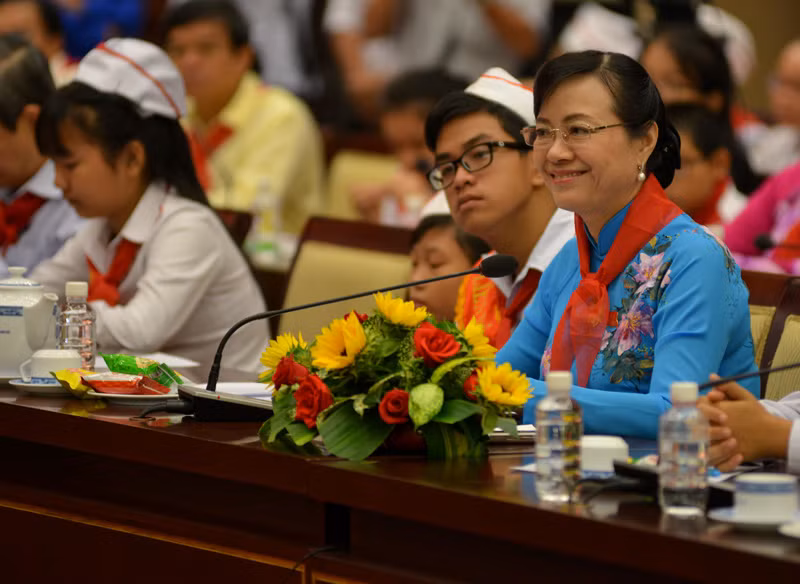 Bí thư Thăng: Các cháu vỗ tay ngoại giao với thầy thôi... ảnh 1