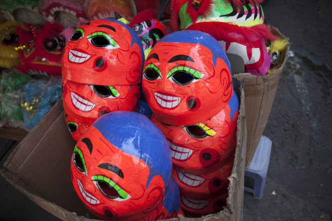 Những chiếc mặt nạ ông địavui nhộn - Ảnh: Sơn Khôi Những chiếc mặt nạ ông địavui nhộn - Ảnh: Sơn Khôi