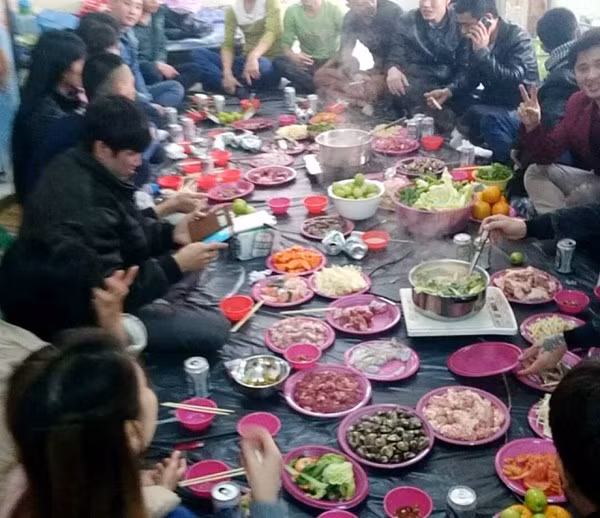 Bữa đón tất niên của những người lao động Hà Tĩnh làm thuê ở xứ Đài.