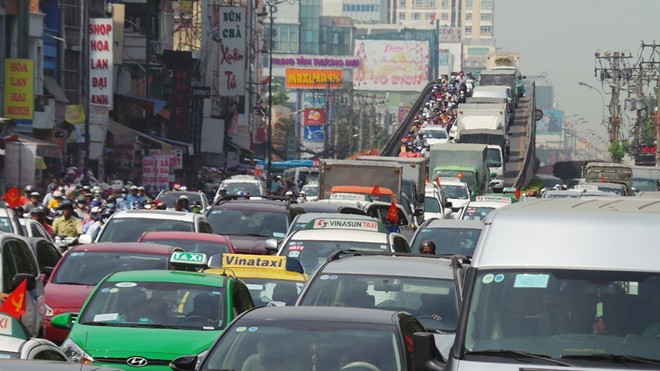 Trong cao điểm Tết, cửa ngõ vào Tân Sơn Nhất thường xảy ra ùn ứ nên khách cần đi sớm để chủ động thời gian.Ảnh: Trường Nguyên.