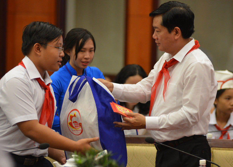 Bí thư Thăng: Các cháu vỗ tay ngoại giao với thầy thôi... ảnh 7