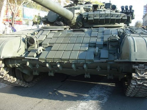 Theo đó, chiếc T-72AV bị phá hủy trên một tuyến đường ở Darayya. 