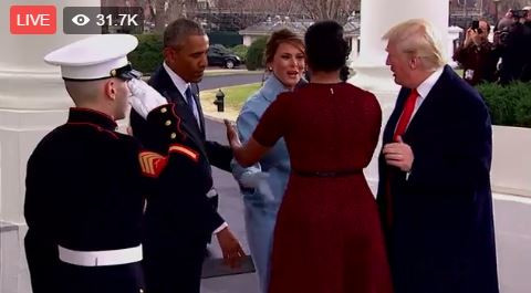 Vợ chồng ông Obama và ông Trump gặp gỡ, bắt tay thân mật