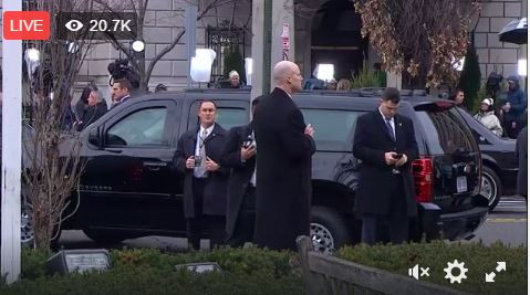 Các quan chức trong nội các của ông Trump đều đã đến nơi sẽ cử hành lễ nhậm chức. Một số nhân vật quan trọng đều được đưa tới nơi bằng xe đặc chủng.