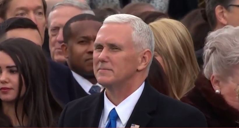 Tiếp sau đó là sự xuất hiện của ông Mike Pence