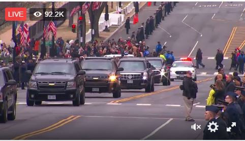 Các phương tiện truyền thông Mỹ ước tính có khoảng 800.000 - 900.000 người đổ về thủ đô Washington để chứng kiến lễ nhậm chức của ông Trump.