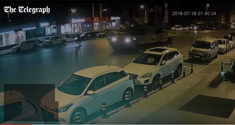 Hình ảnh cắt từ Clip (Telegraph).