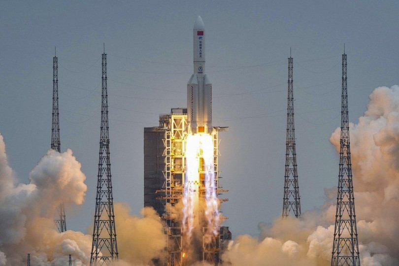 Dự kiến các mảnh vỡ của tên lửa Long March 5B sẽ rơi vào ngày 8/5 (Ảnh: SCMP)