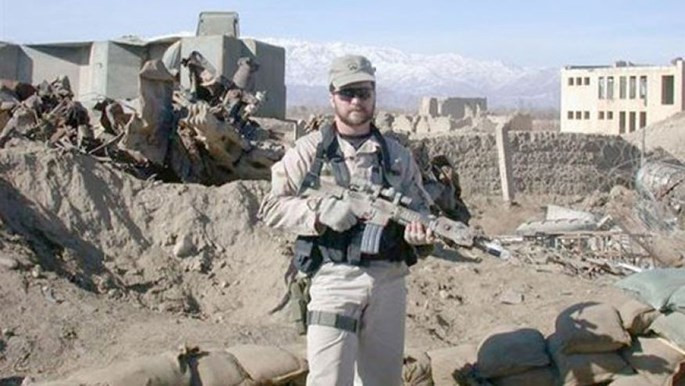 Bị bỏ lại, lính Mỹ bị thương vẫn tay không hạ 2 lính al-Qaeda trước khi chết ảnh 5