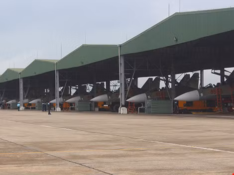 Tiêm kích Su-30MK2 và máy bay Casa 212 đã cất cánh trở lại ảnh 2