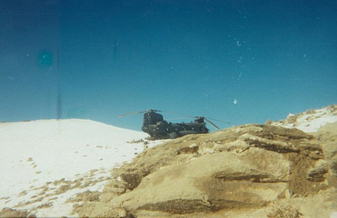 Bị bỏ lại, lính Mỹ bị thương vẫn tay không hạ 2 lính al-Qaeda trước khi chết ảnh 3