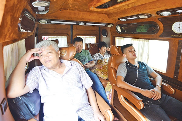 Nội thất xe hợp đồng dưới 10 chỗ. Nguồn: Internet