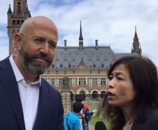 Ông Jonathan London.