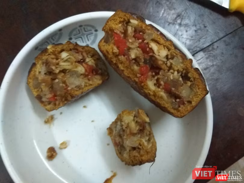 Nhiều loại thực phẩm do các cơ sở tư nhân tự làm, tự rao bán tràn lan trên mạng xã hội nhưng hoàn toàn chưa qua kiểm định chất lượng. Ảnh: Lê Mai