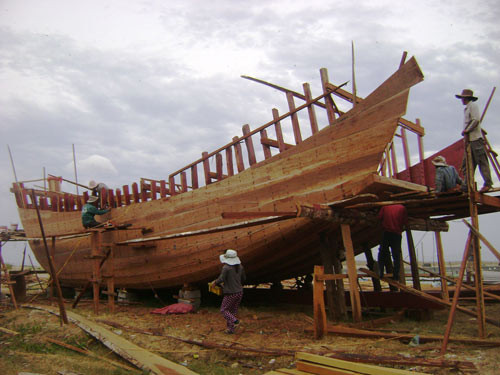 Ai bảo vệ người vay vốn?