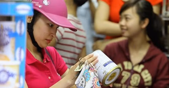 Bộ Tài chính thông báo, nhiều loại sữa bột cho trẻ dưới 2 tuổi giảm giá từ hôm nay