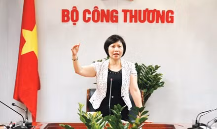 Thứ trưởng Bộ Công Thương Hồ Thị Kim Thoa. Ảnh: Tiền Phong