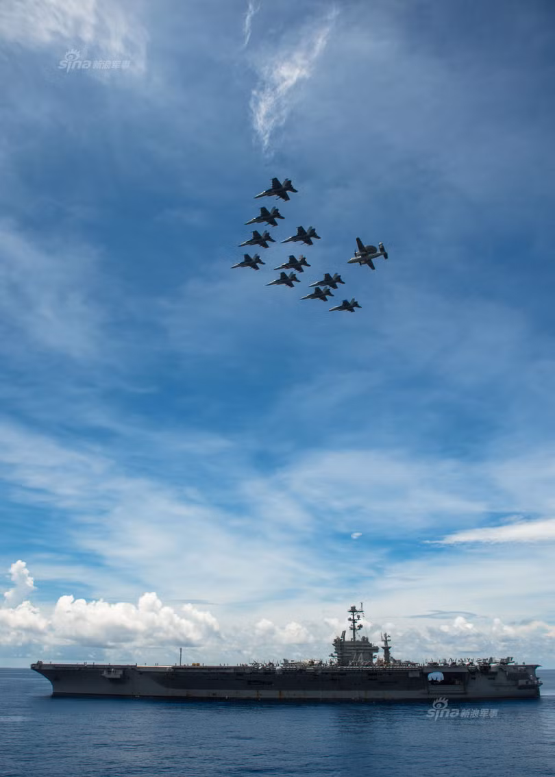 Ngày 17/5/2016, cụm tấn công tàu sân bay USS John C. Stennis Hải quân Mỹ phô diễn sức mạnh trên Biển Đông. Nguồn ảnh: Sina Trung Quốc.