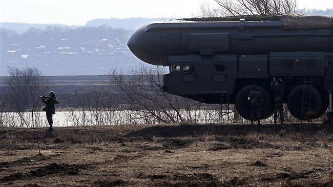 Tên lửa đạn đạo di động Topol-M của Nga.