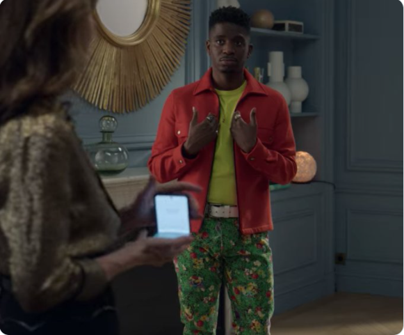 Galaxy Z Flip 3 xuất hiện trong series phim truyền hình Emily in Paris (Ảnh: Android Central)