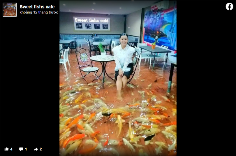 Một du khách tỏ ra rất thích thú với trải nghiệm uống cafe mới lạ này (Ảnh: Facebook)