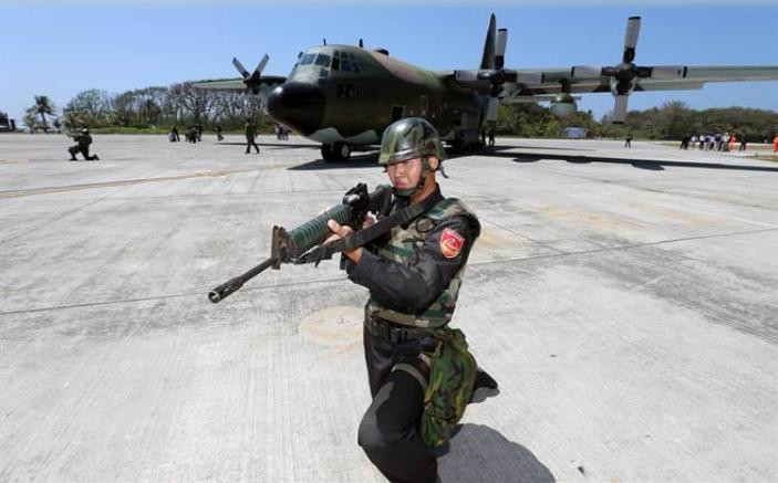 Đài Loan triển khai bất hợp pháp máy bay vận tải C-130H trên đảo Ba Bình (Khánh Hòa, Việt Nam). Ảnh: Chinatimes Đài Loan.