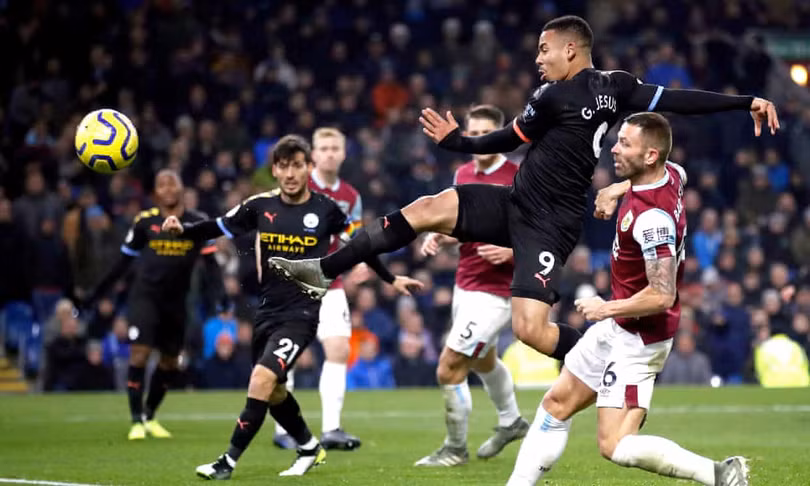 Cú đúp bàn thắng của tiền đạo người Brazil giúp Man City giành chiến thắng dễ dàng (Ảnh: The Guardian)