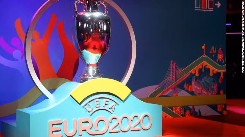 Lễ bốc thăm chia bảng Euro 2020 vừa diễn ra (Ảnh: CNN)